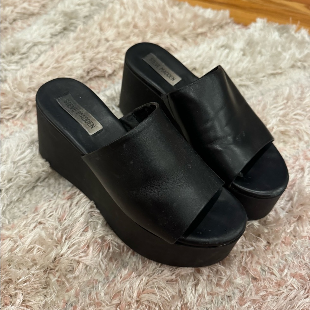Steve Madden platform black sandals